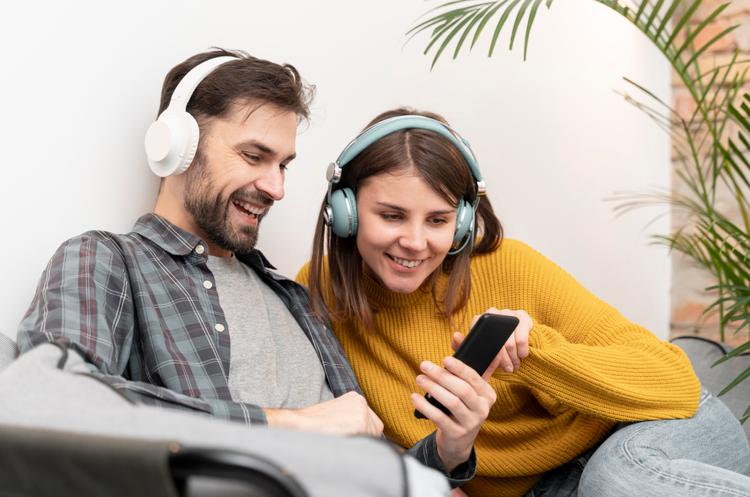 Aşka Dair Her Şey: Çiftlerin Birlikte Dinleyebileceği Podcast’ler